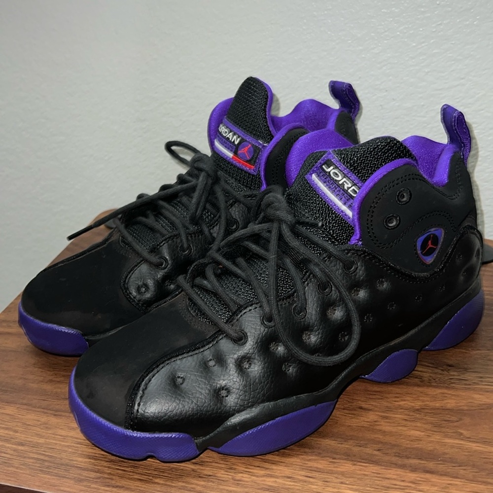 Jordan jumpman team 2 black and purple. Size 6y=womens 8